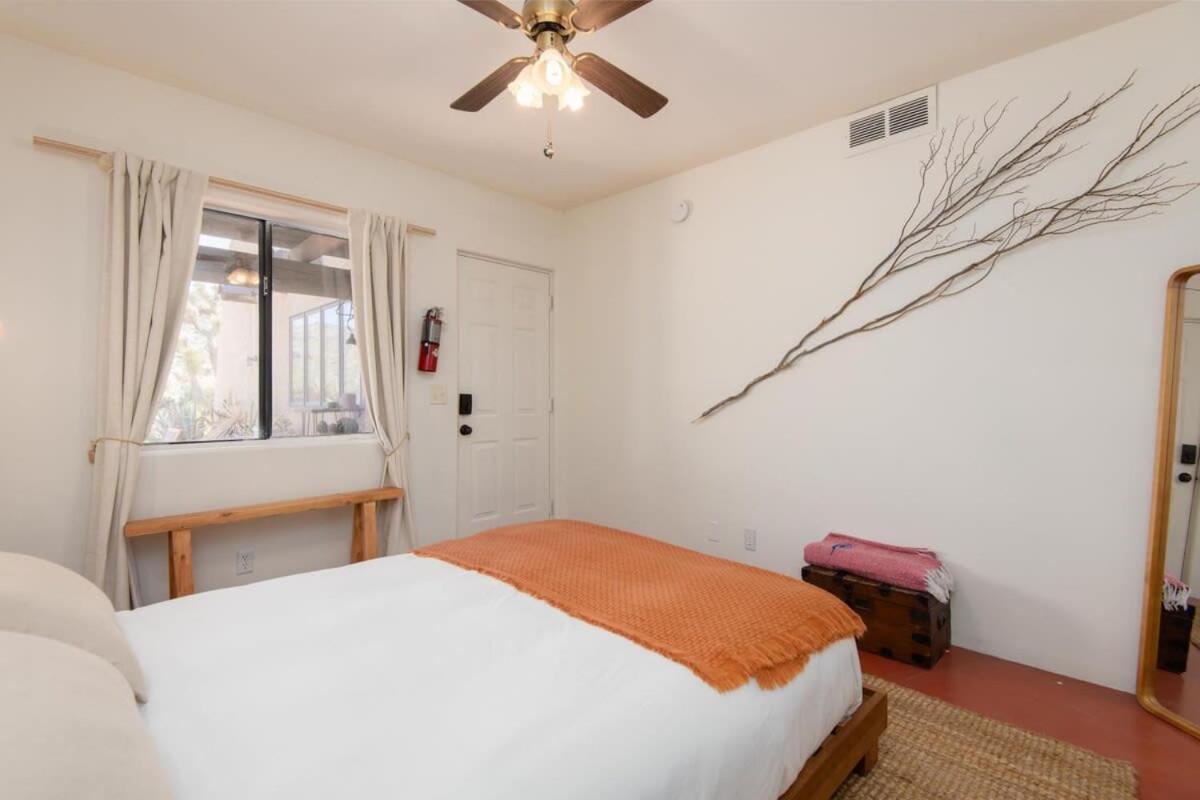 Renovated Lodge - Room 1 With Pool Access Joshua Tree Exterior foto